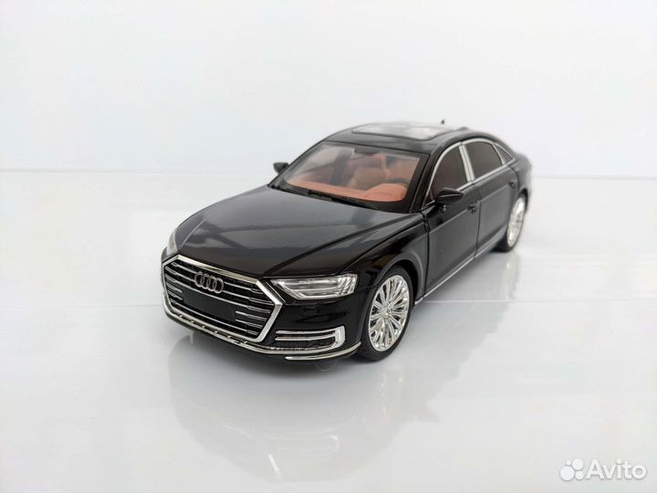 Металлическая модель автомобиля audi А8