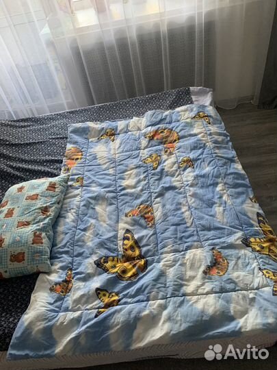 Детское одеяло и подушка в кроватку