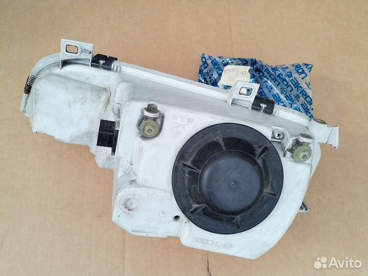 Фара правая для Ford Galaxy 1995-2006 0301048312