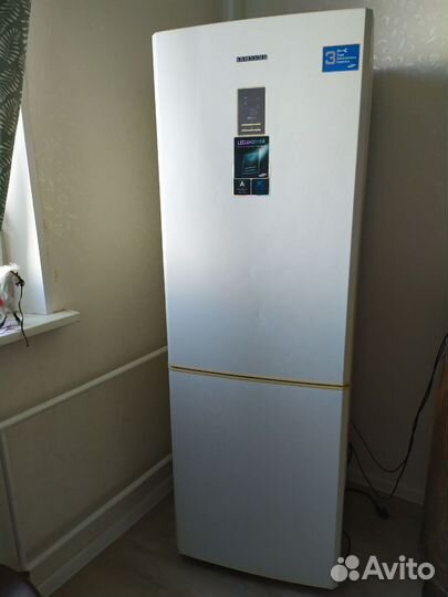 Холодильник (работает только морозилка)