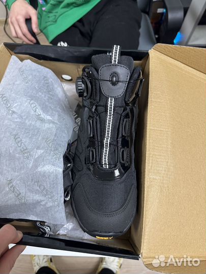 Треккинговые ботинки мужские шнуровка катушка