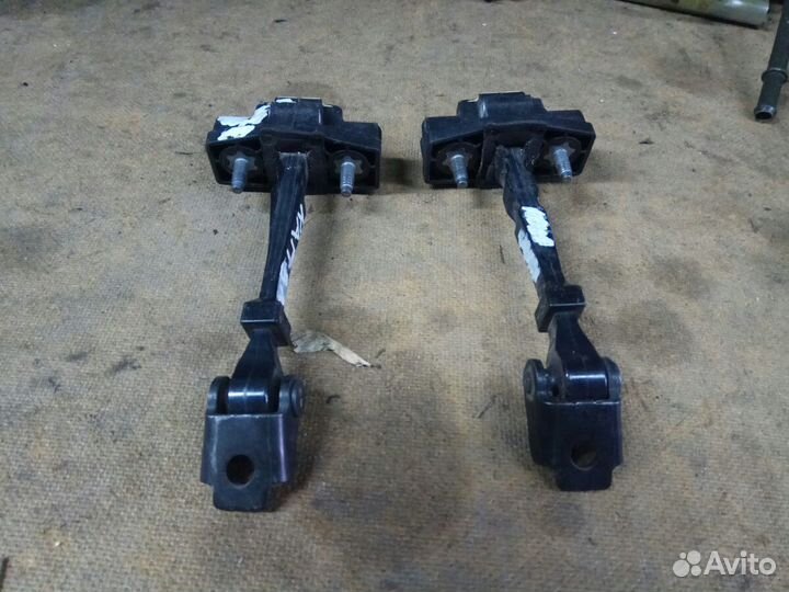 Ограничитель двери Рено Каптюр