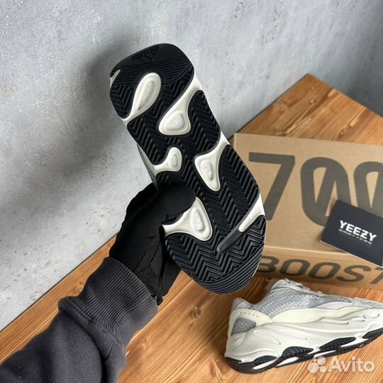 Adidas Yeezy Boost 700 V2 Static