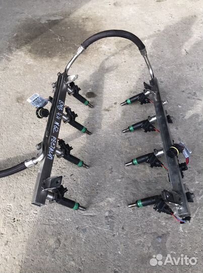 Топливная рампа/форсунки N62/4.4/бмв Х5 Е53