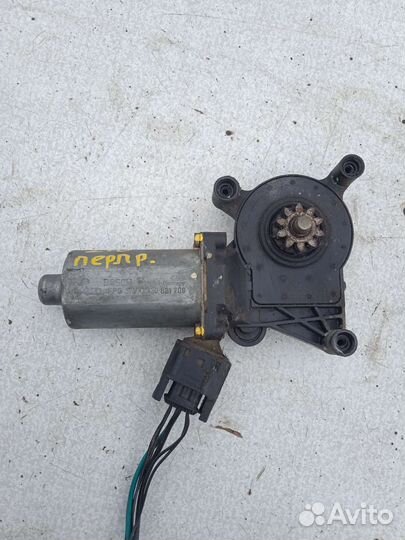 Мотор стеклоподъёмника передний правый W210