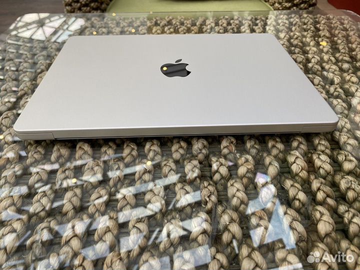 Macbook pro 14 m1 pro 16 512