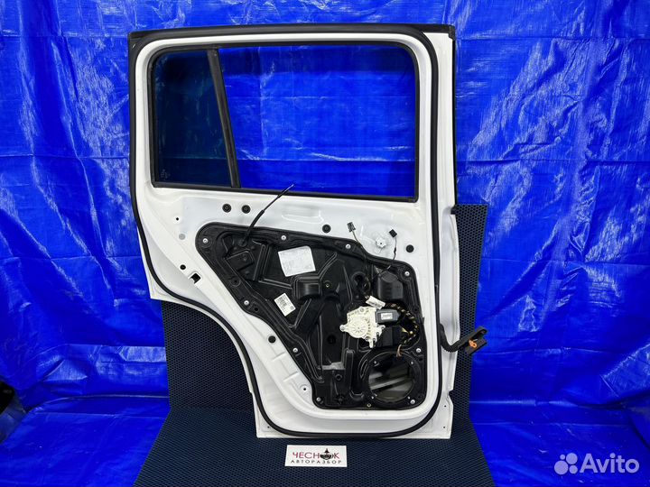 Дверь задняя левая Tiguan Тигуан цвет белый