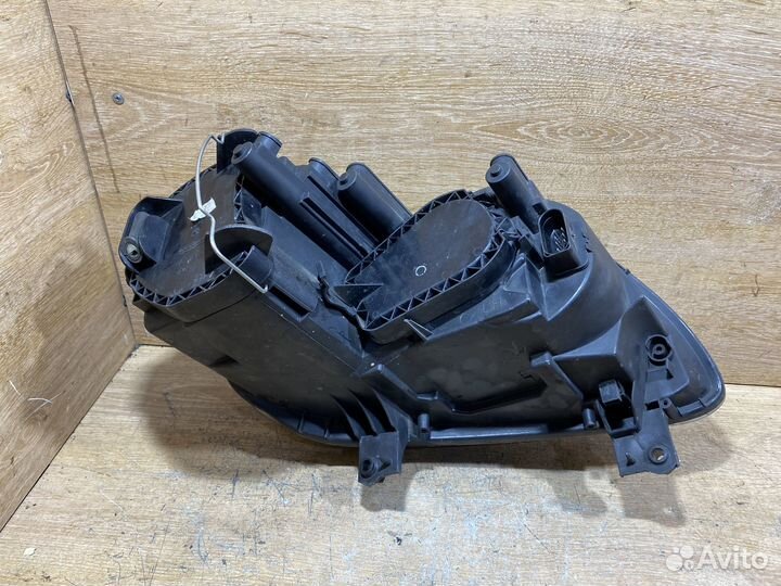 Фара передняя левая Volkswagen Caddy 3 142163