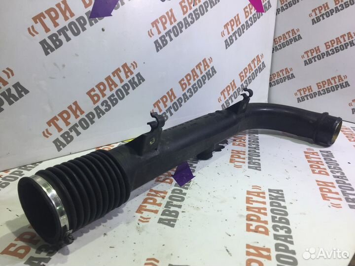 Мерседес Вито Патрубок на воздушный фильтр