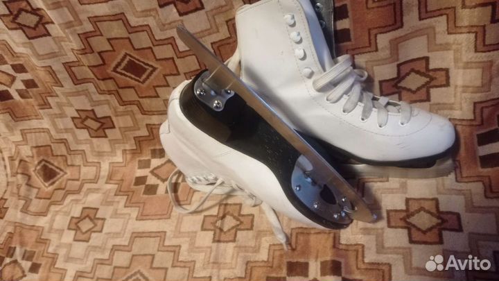 Коньки фигурные женские 37 размер,стелька 24,5см