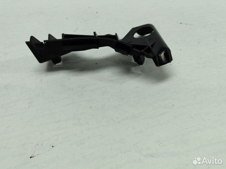 Крепление бампера переднее левое Toyota Corolla
