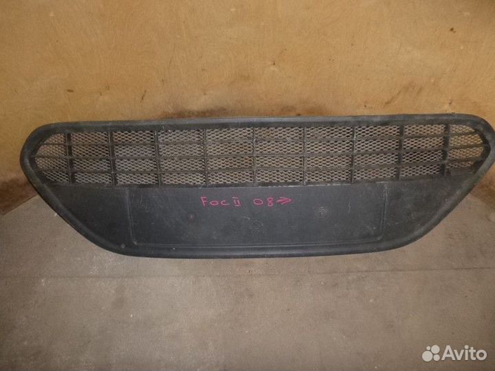 Решетка в бампер центральная ford focus II 2008-20