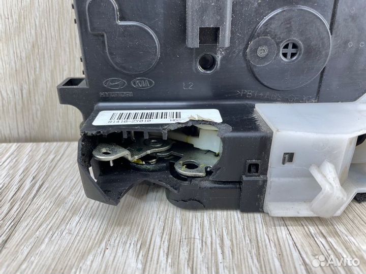 Замок двери задний левый Hyundai Ix35