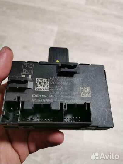 Блок управления задней дверью Superb 3, Passat B8