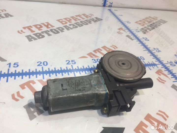 Моторчик стеклоподъемника передней левой двери