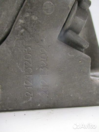 Кронштейн крыла Volvo 21213203