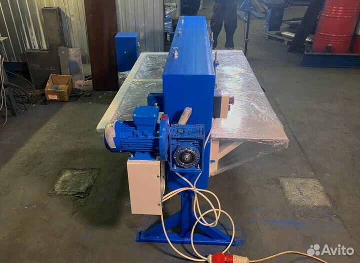 Машина для нанесения ребер жесткости