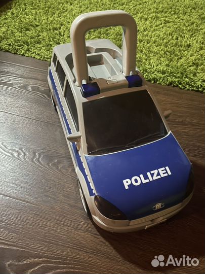 Полицейская машина гараж