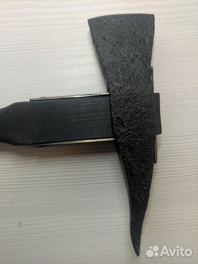 Топор пожарный кованый