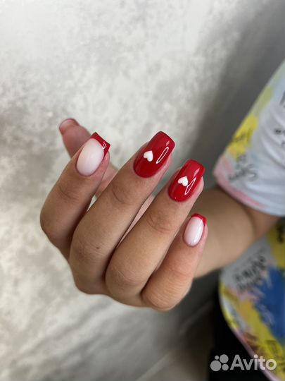 Модель на маникюр