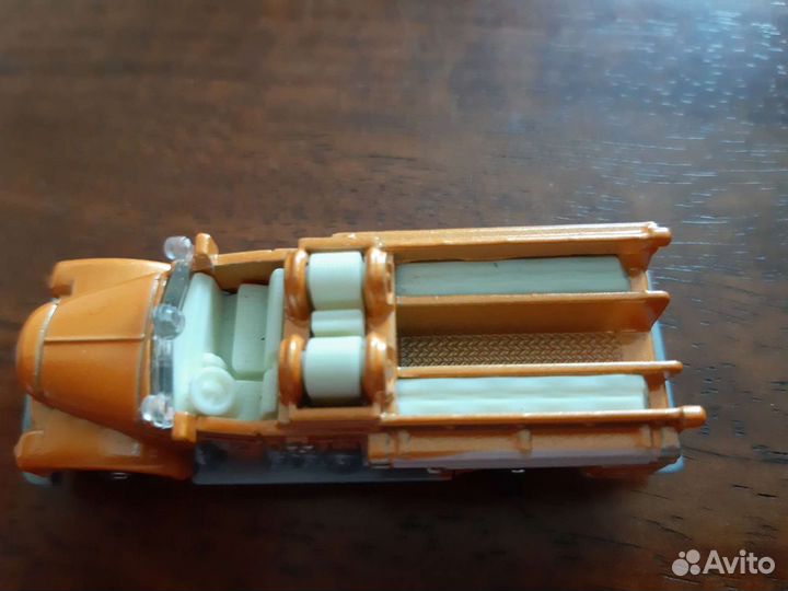 Модель автомобиля металл