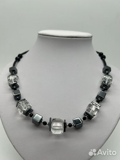 Бусы из горного хрусталя с гематитом