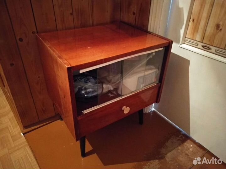 Тумба под телевизор или прикроватная