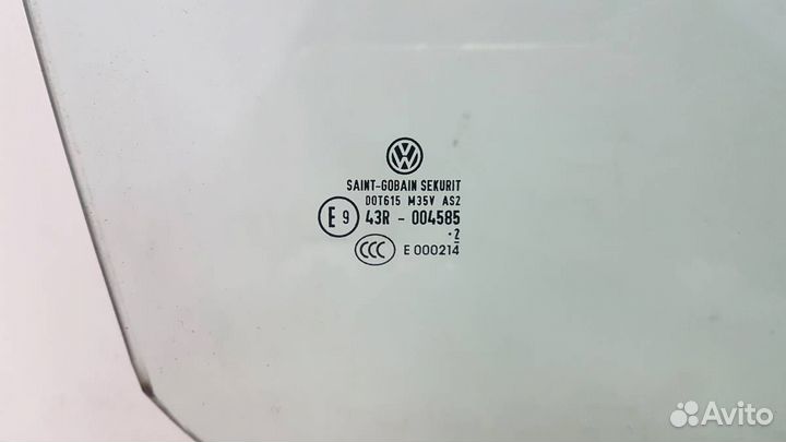 Стекло двери передней правой Volkswagen Jetta 5K 2