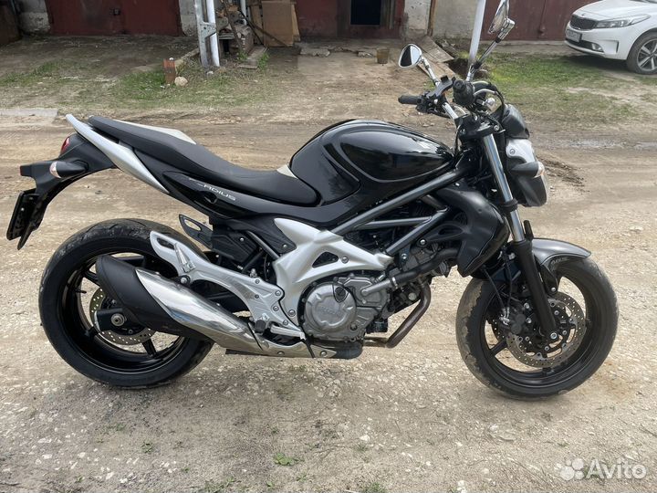 Suzuki SFV 400 Gladius