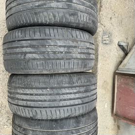 Winrun R330 245/40 R18