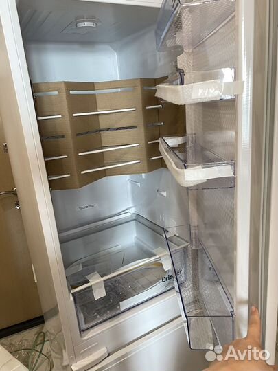 Холодильник встраиваемый новый
