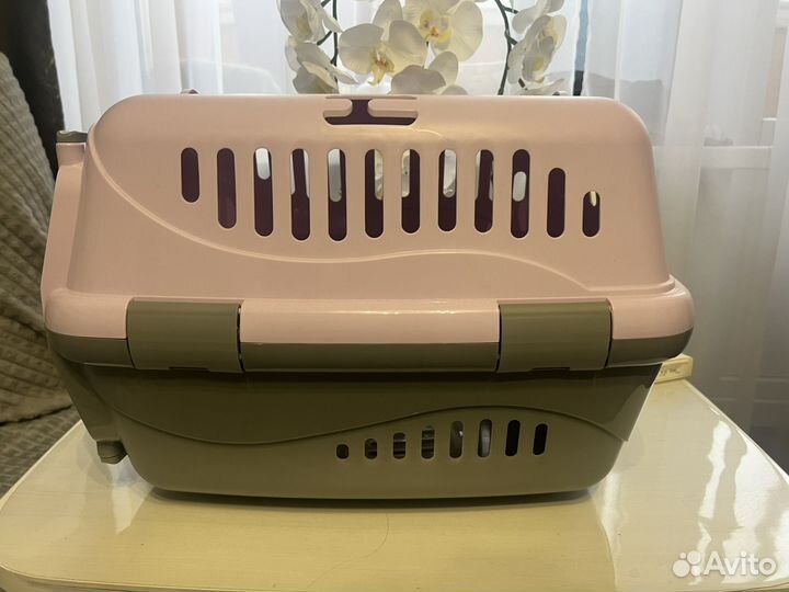 Пластиковая переноска для собак и кошек