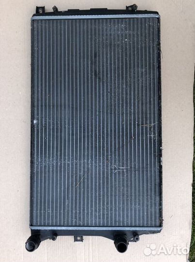 Радиатор охлаждения двигателя VW Golf 5/Passat B6