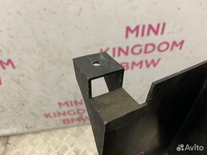 Кронштейн правый Bmw X3 E83LCI N52B25 2008
