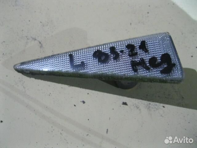 Повторитель на крыло левый белый от Renault Megan