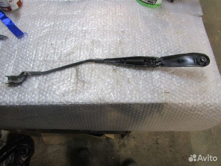 Поводок стеклоочистителя передний левый Ford Monde