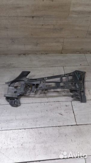 Кронштейн переднего бампера левый Mercedes C Class