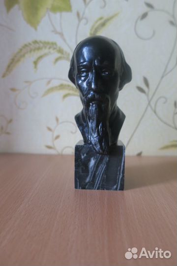 Касли Бюст Некрасова