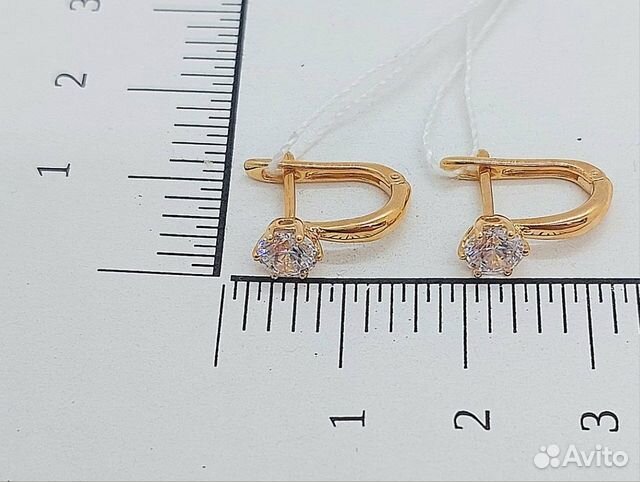 Золотые серьги с камнем