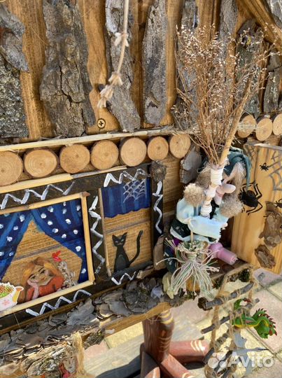 Бункерная кормушка избушка для сада