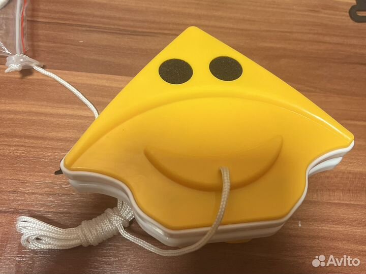 Магнитная щетка для мытья окон