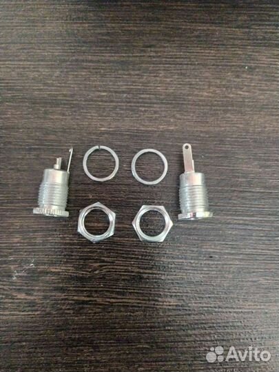 Гнездо питания на панель 2.5х5,5 мм