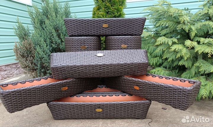 Кашпо из искусственного ротанга