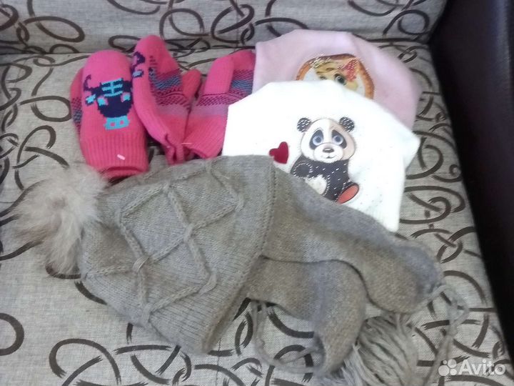 Шапки для девочки, рукавицы