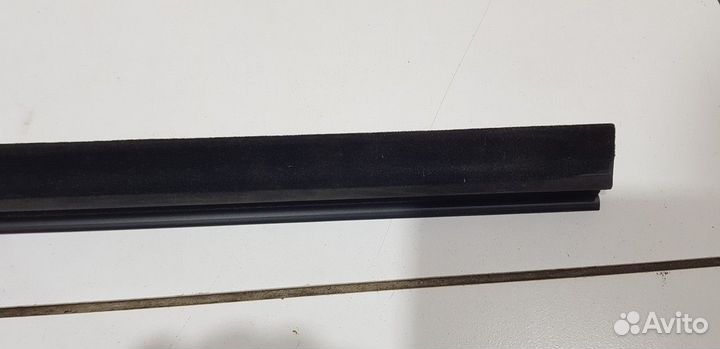 Молдинг двери верхний внутренний передний левый