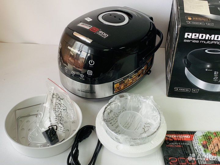 Мультиварка Redmond RMC-M90 черная