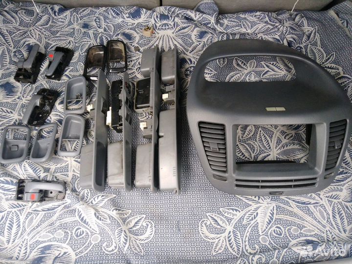 Консоль магнитолы,часы Toyota Nadia,ручки, накладк