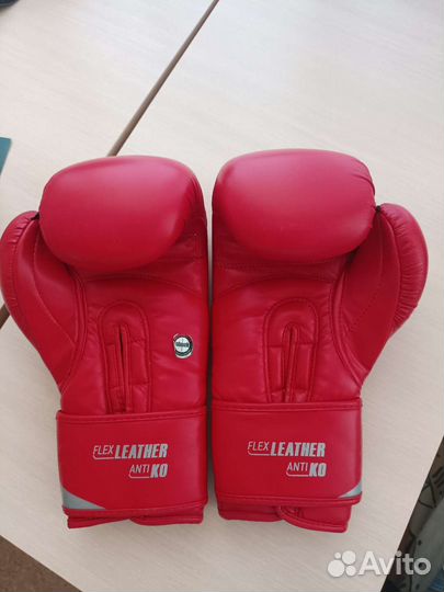 Боксерские перчатки 10 oz clinch