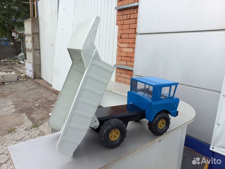 Игрушка СССР самосвал 