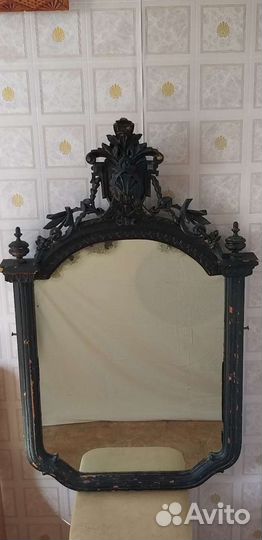 Антиквариатное зеркало